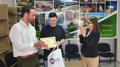 Arber receiving a Thank You certificate