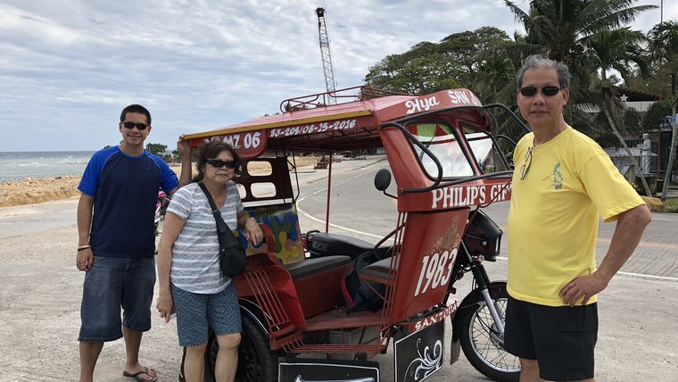 Alex Cheung and his parents in the Philippines