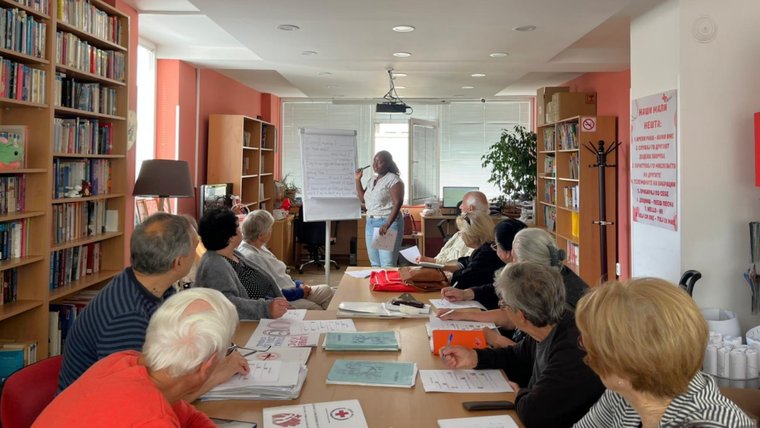 Danielle teaches retirees affiliated with the Red Cross in North Macedonia.