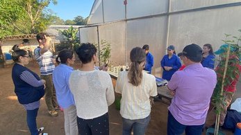 volunteers receive training