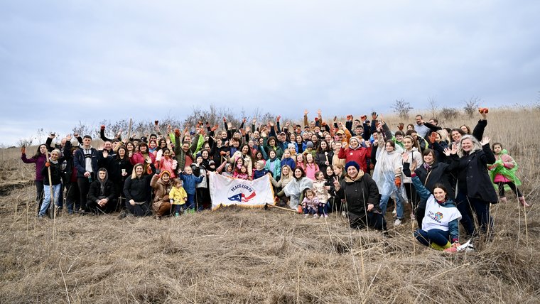 Group photo capturing around 80 people, at the end of the tree planting activity.