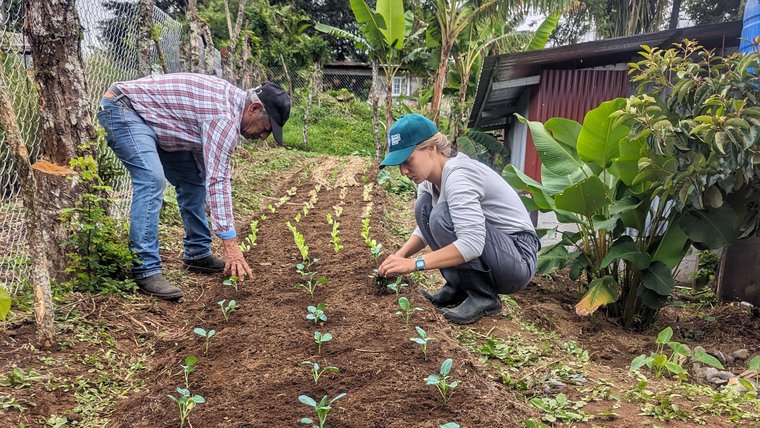 Hannah works with her Panamanian community to grow native species to revegetate the local watershed.