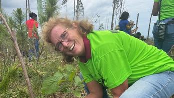 Volunteers Planting 300,000 Seedlings in Jamaica