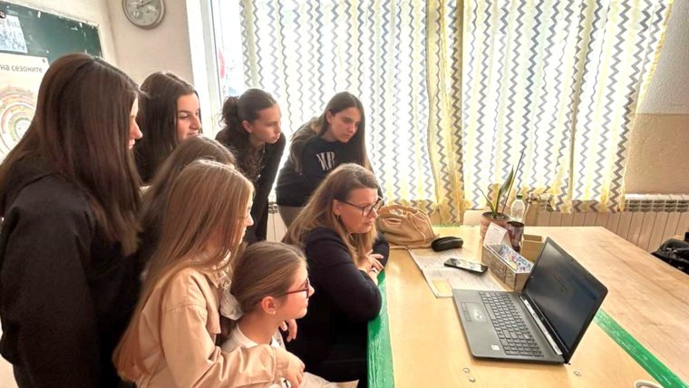 Matt cofacilitates a reading club in North Macedonia.