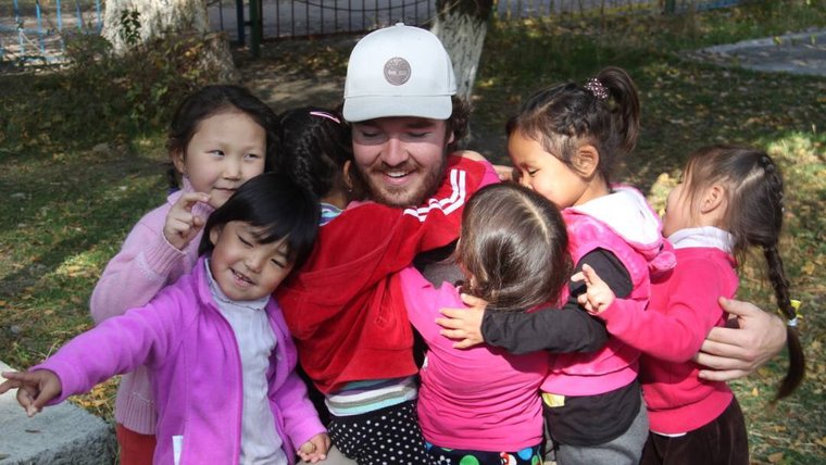 Alex_with_kids.JPG