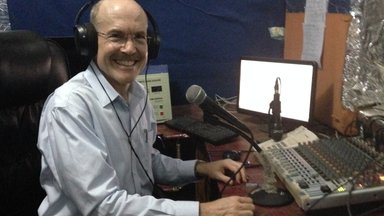 Kedougou Welcomes Ambassador Zumwalt on Community Radio