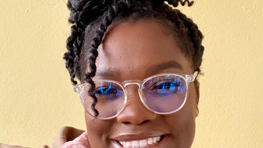 Angela S headshot