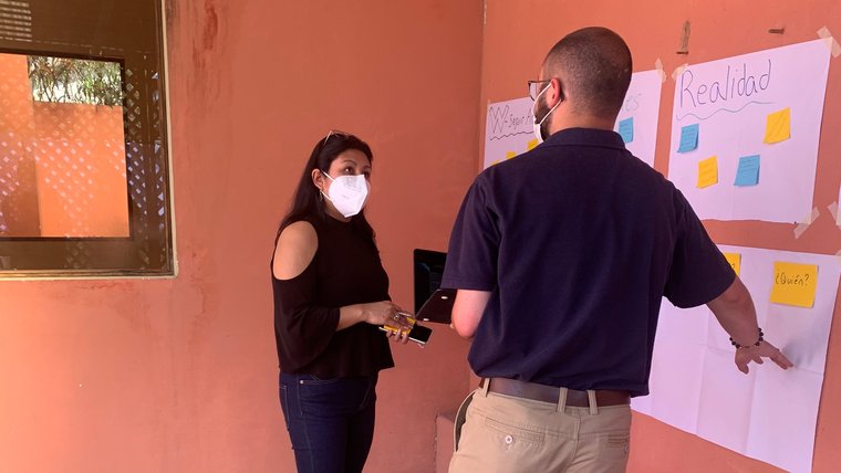 Bailey and coworker Gladis working on a SWOT analysis to strengthen collaboration between the local women’s offices and The Ministry of Economy.