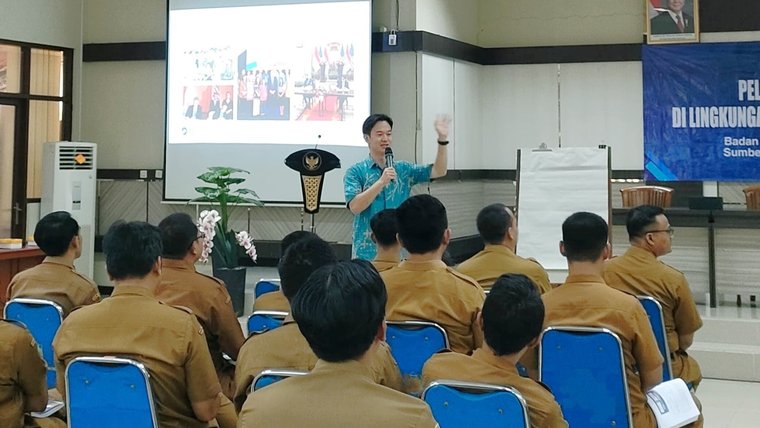 Ben teaches English for a new government English training pilot program in Indonesia.