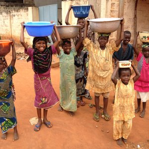 Children carrying water in Benin