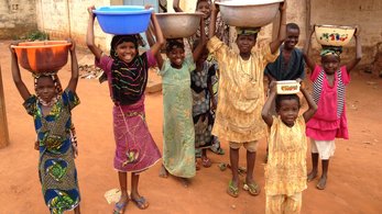 Children carrying water in Benin