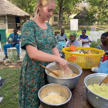 A Health Volunteer leading a nutrition session for a community group