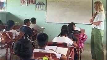Callie Teaching English in Ecuador (Link in bio thumbnail)