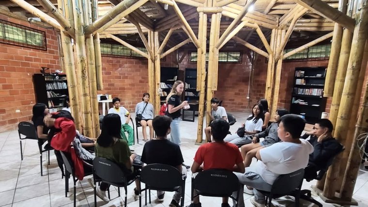 Molly facilitated afterschool life skills and leadership clubs for youth in Ecuador.