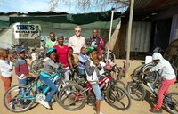 Dave Gorman and Tumi Taabe pose with kids on bikes