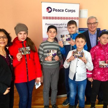 Older American man and woman with Moldovan students.