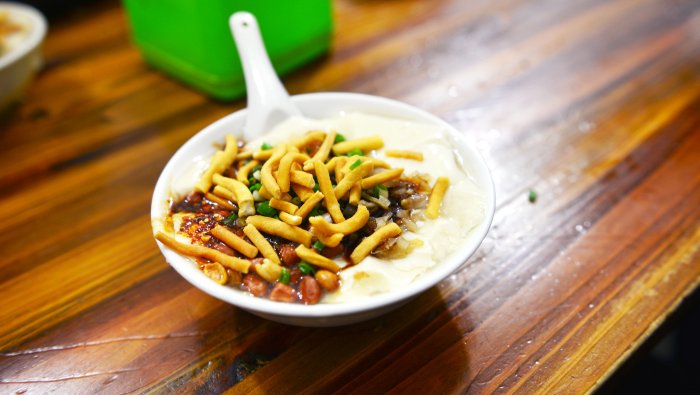 豆腐脑 (dòufu năo)