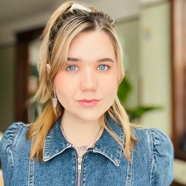 Ella B headshot