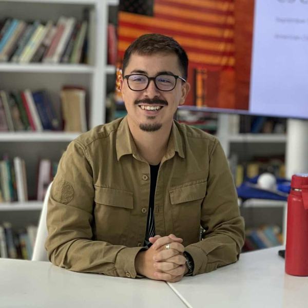 Enrique O headshot 2