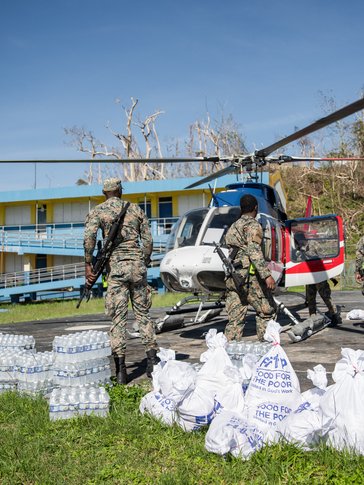 Soldiers distribute food in Jamaica.