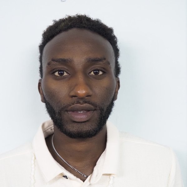 Gloire G headshot