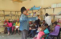 Volunteer teaches children
