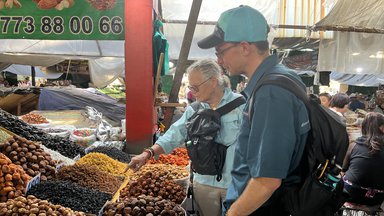 Honing language at Osh bazar