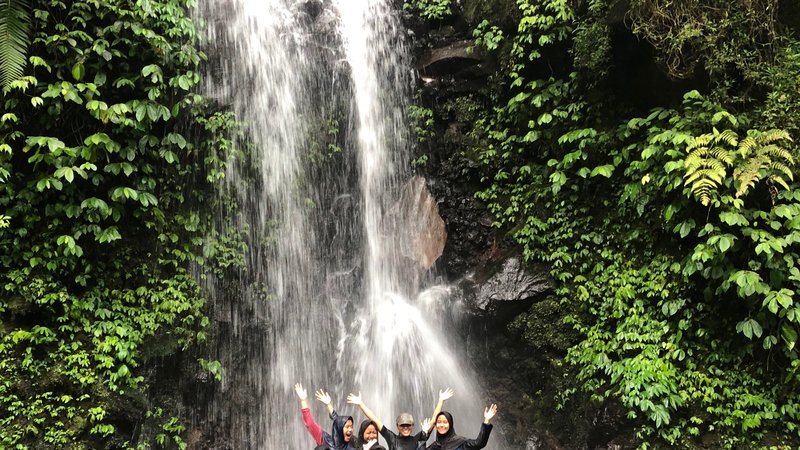 Lee Waterfall