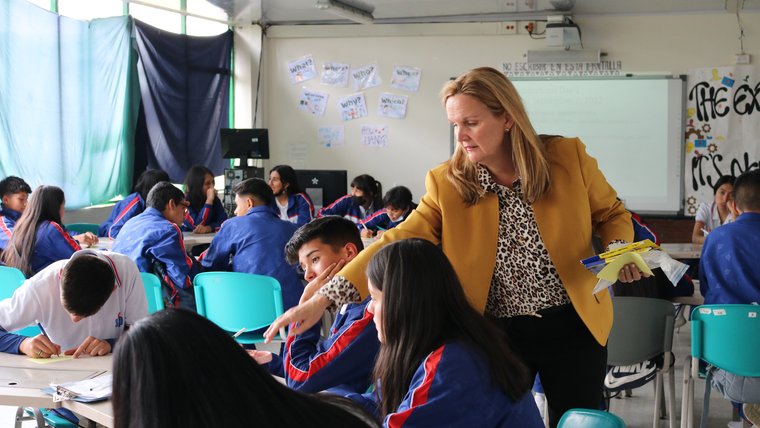 Sharon T in a Colombian classroom.