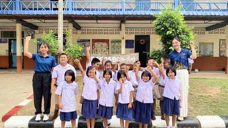 Giselle co-teaches English to students in Thailand.