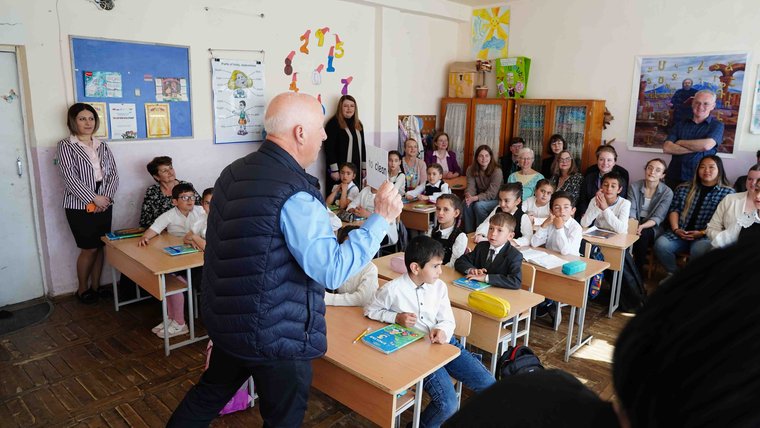 Jim teaches in a Mongolian classroom.