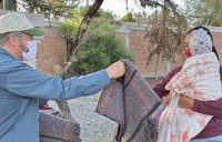 Bruce Bogan hands out blankets