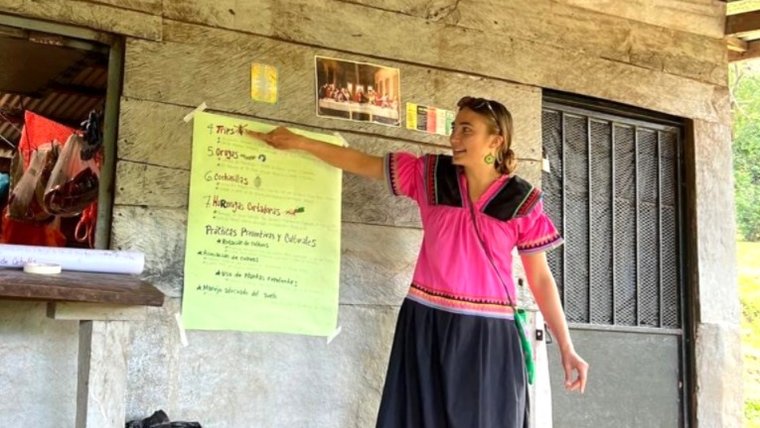 Bonnie Rachael facilitates an educational session about organic pesticides.
