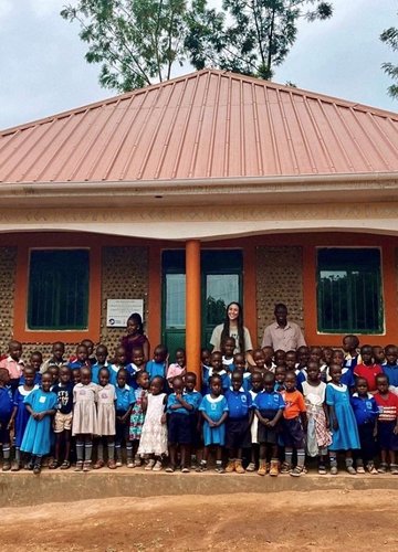 PCV Liz, teachers and pupils in front of the completed library