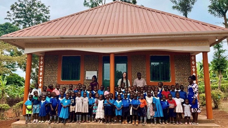 PCV Liz, teachers and pupils in front of the completed library