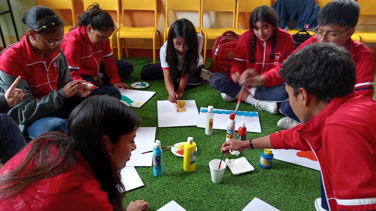 Jalene collaborated with her community to fund and build a resource center at an Ecuadorian school.
