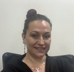 Pamela L headshot