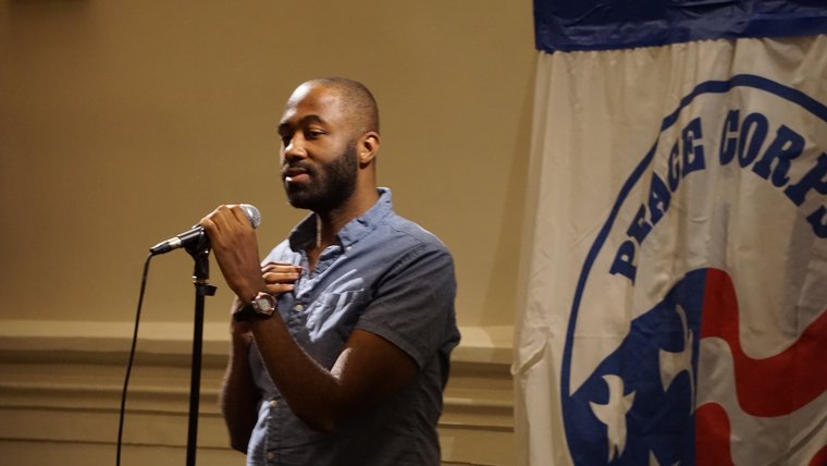 Alton tells a story at the RPCV Story Slam