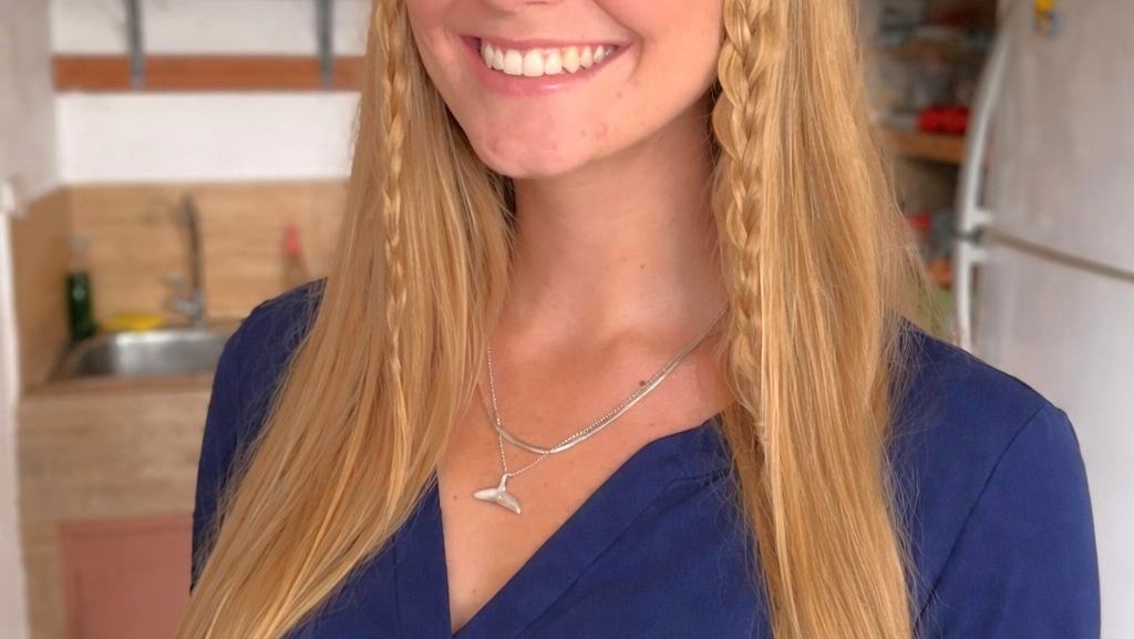Phoebe L headshot