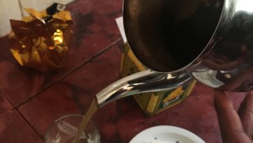 Pour a cup of boiling water into the berrad