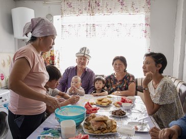 A summer lunch break with a host family