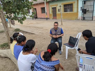Bryan Ramirez, Water, Sanitation, and Hygiene Volunteer in Peru, facilitating a workshop.