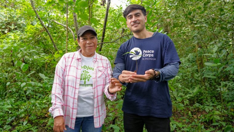 Roberto with community member Sonia hold seeds of the native ojushte tree in El Salvador.