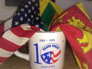Sri Lankan national flag and U S national flag and 10th anniversary mugs