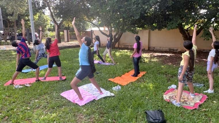 Scarlett engages Paraguayan youth outside the classroom in activities such as yoga.
