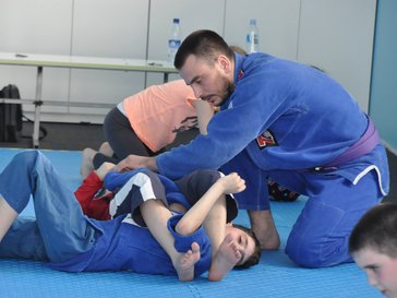 Sandu instructing.
