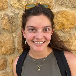 Sarah Kratzer Headshot