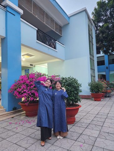 Sarah with co-teacher Anh in front of her school in Viet Nam.