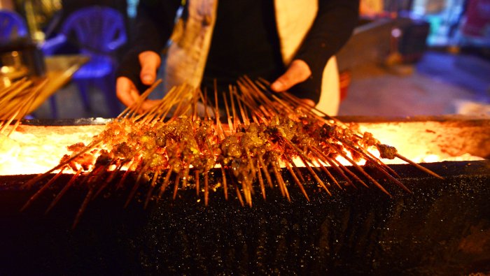 烧烤 (shāokăo)