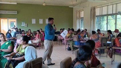 Group of teachers with PC trainer